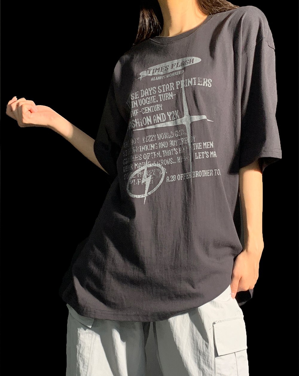 반팔 티셔츠 모델 착용 이미지-S5L2